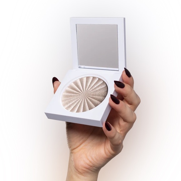 OFRA Glazed Donut Highlighter- vegan, frosty white metallic, baked formula - Picture 7 of 9